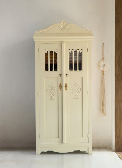 Sander Cabinet With Four Shelve, Key And Holder Inside