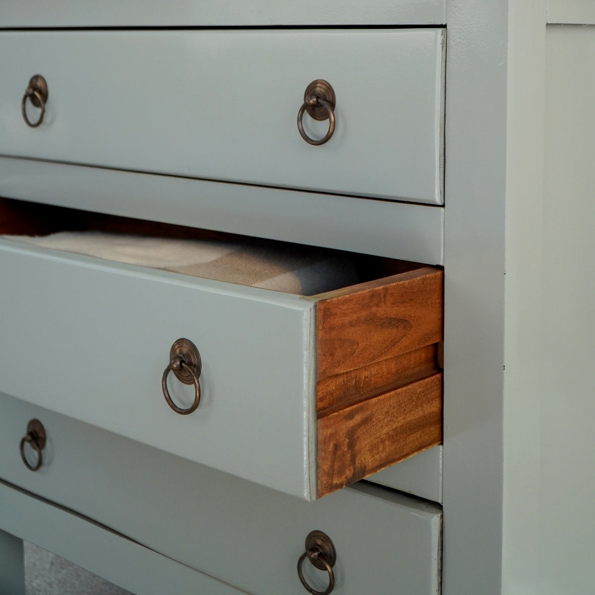 Sander Buffet With Three Drawers