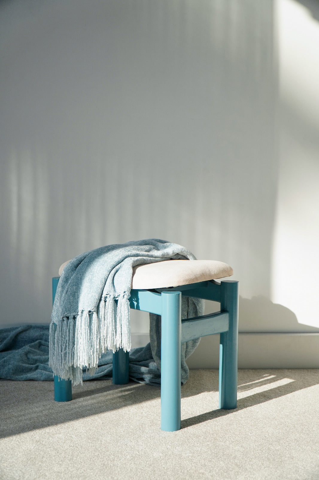 Sander Stool With Off-White Seat