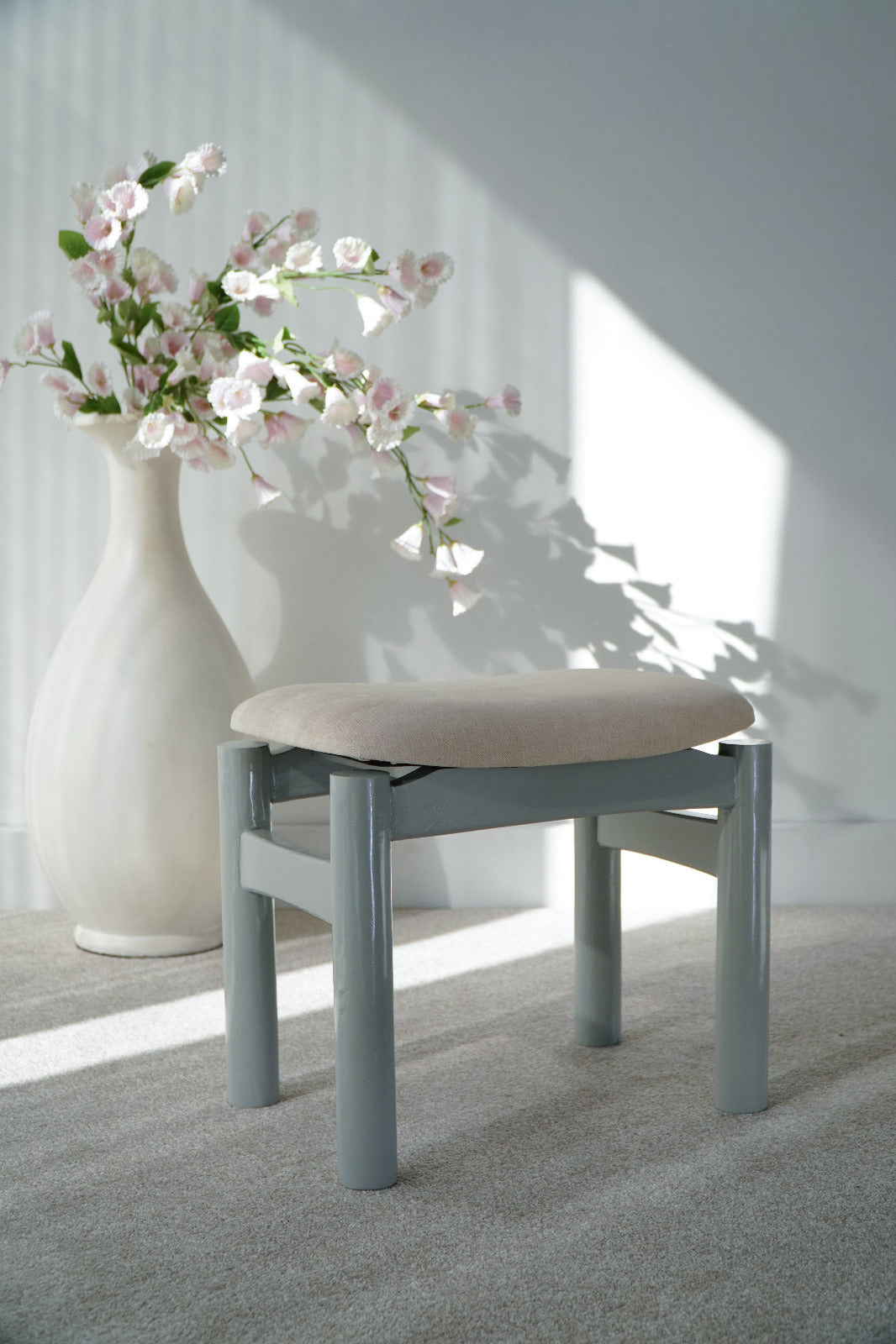 Sander Stool With Off-White Seat