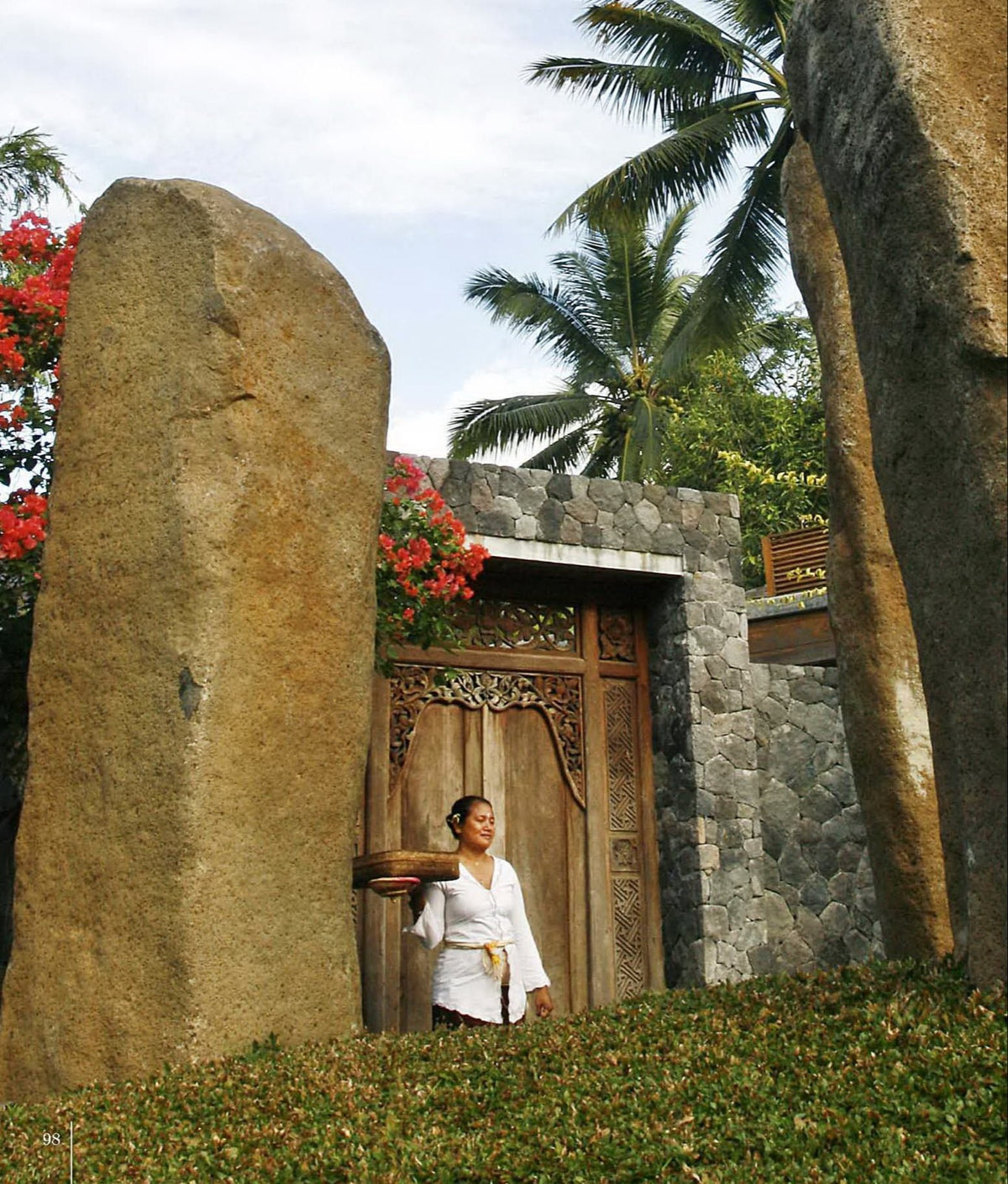 Teak carved door – Javanese, natural natural materials in boho style