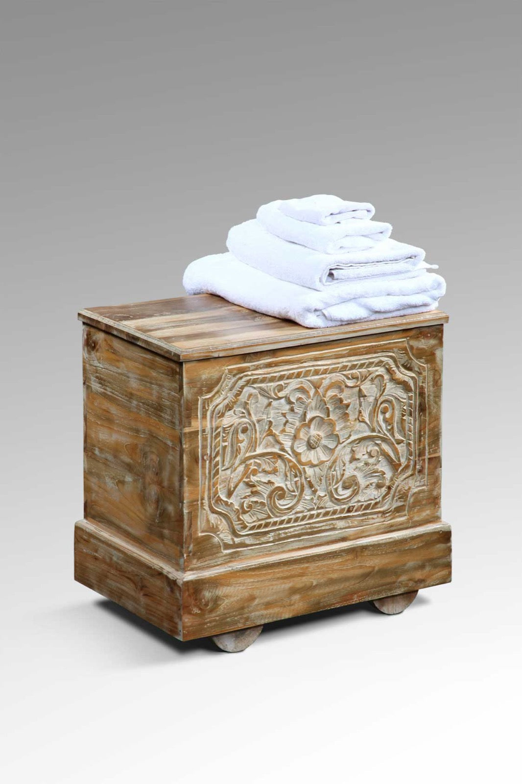 Gowa Carving Chest With Wheels