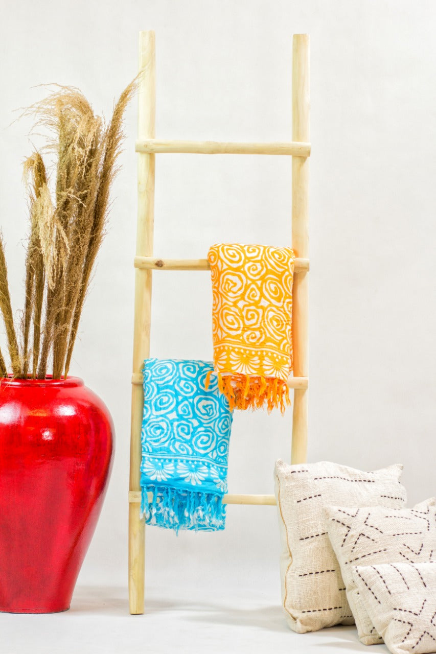 Teak towel rack Kikka – boho furniture, handwoven and handmade in Bali