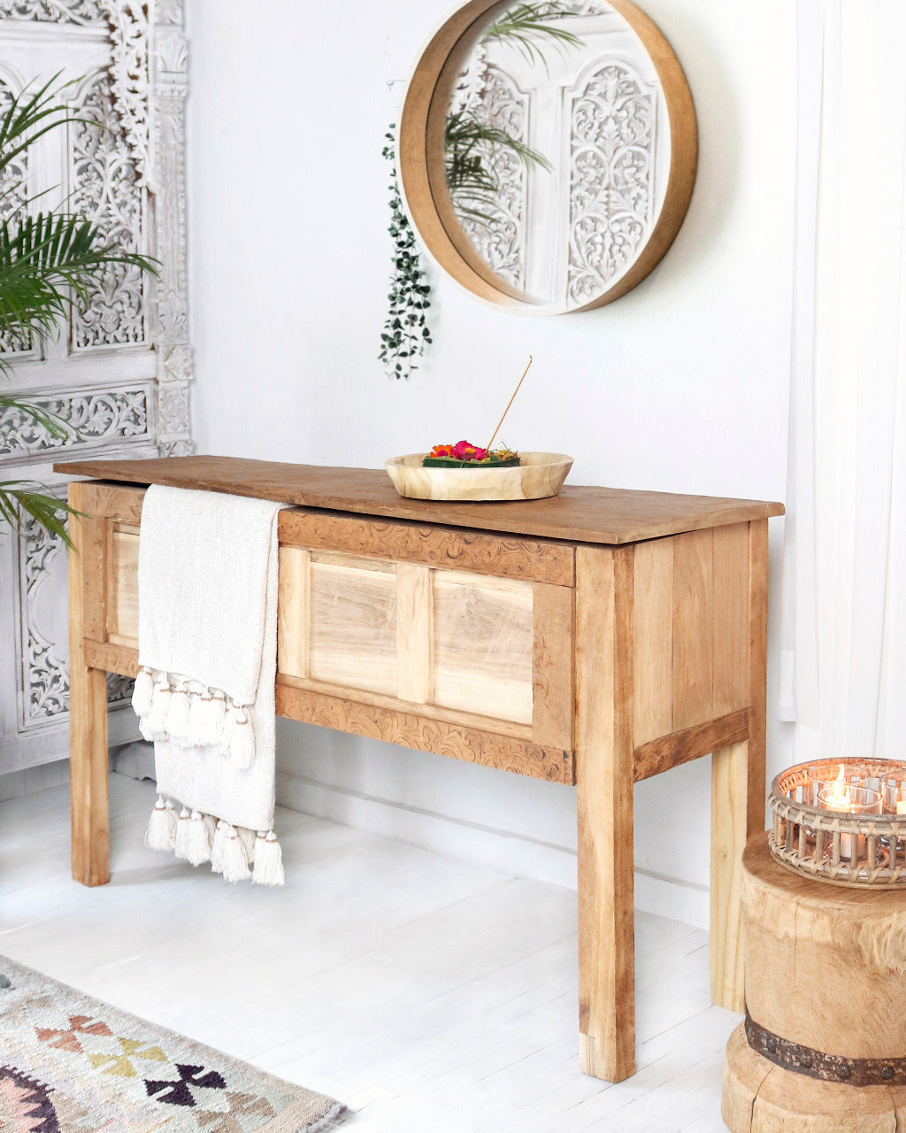 Recycled teak console table – Mumbai, natural natural materials in boho style
