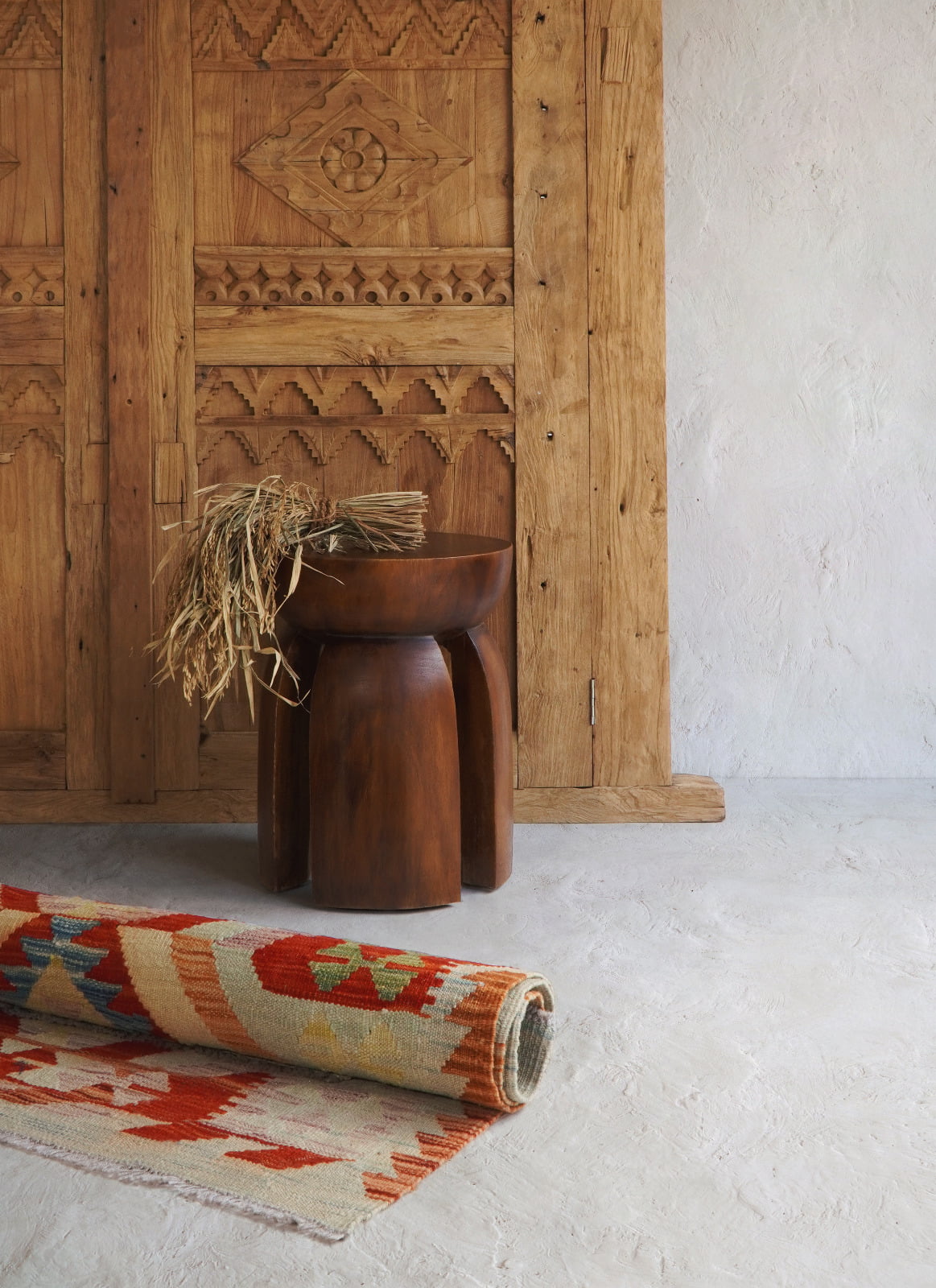 Suar wood side table Mustang – boho furniture handcrafted in Bali by BaliSouk