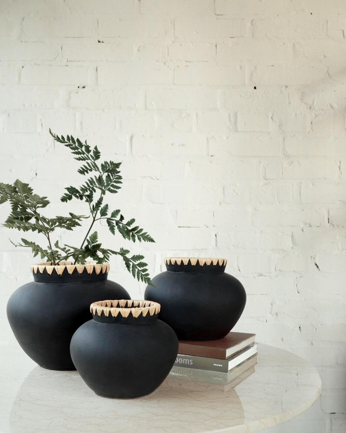 Daisy Round Vase With Waving Set Of 3 Medium