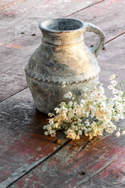 Esta Vase