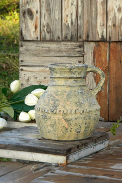 Esta Vase