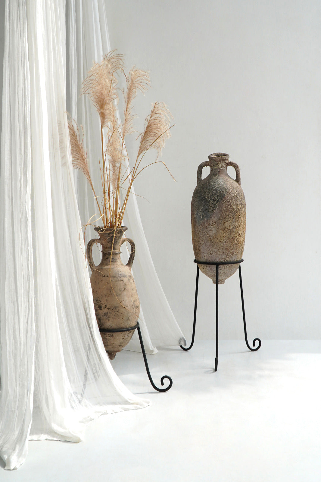 Clara Vase With Stand