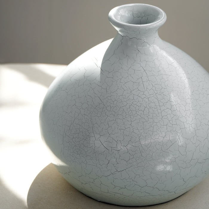 Bali Furniture – Mateo Vase – Mateo Vase brings a refined Bali atmosph