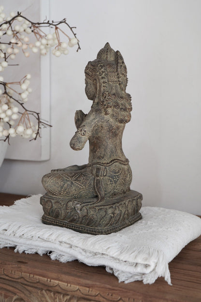 Dewi Ratu Statue