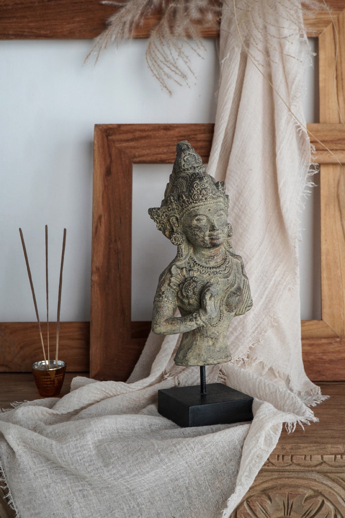 Dewi Statue On Stand