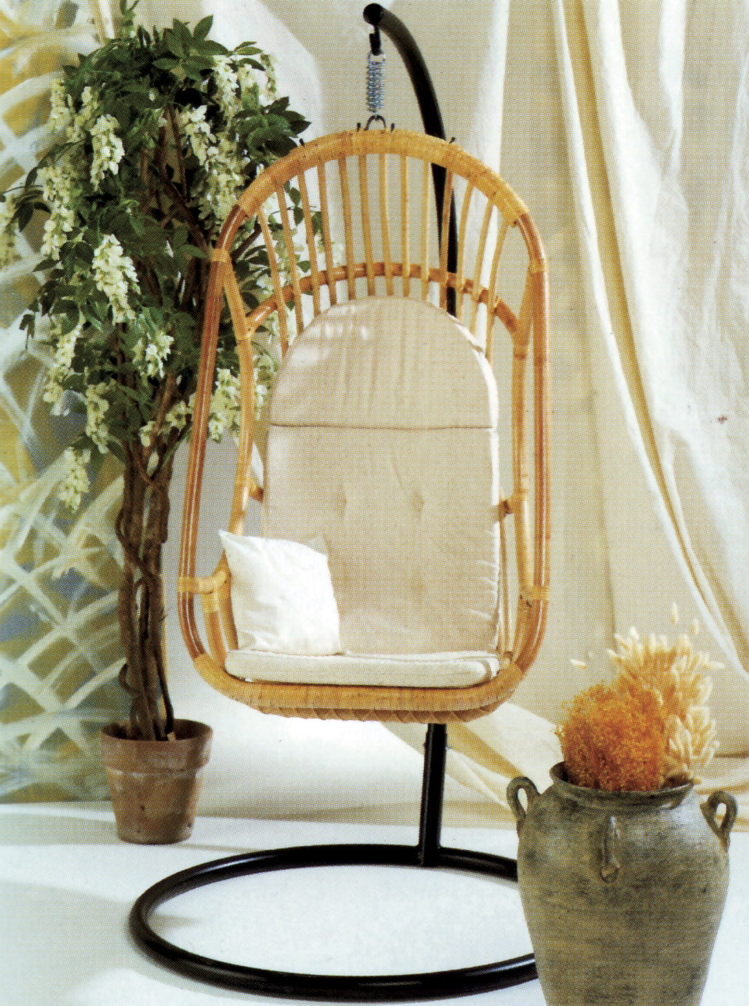 Caiser Hanging Chair With Cushion And Stand