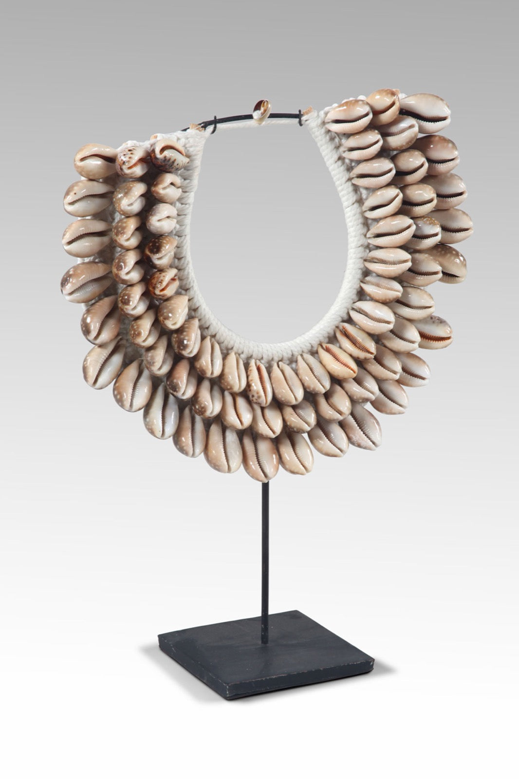 Shell decorative piece Shell Necklace – boho decor, handwoven and handmade in Bali