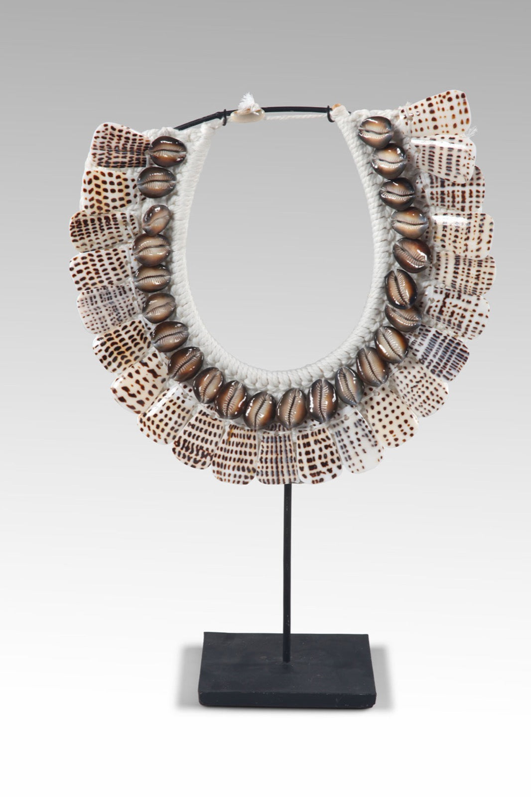 Shell decorative piece Shell Necklace – boho decor, handwoven and handmade in Bali