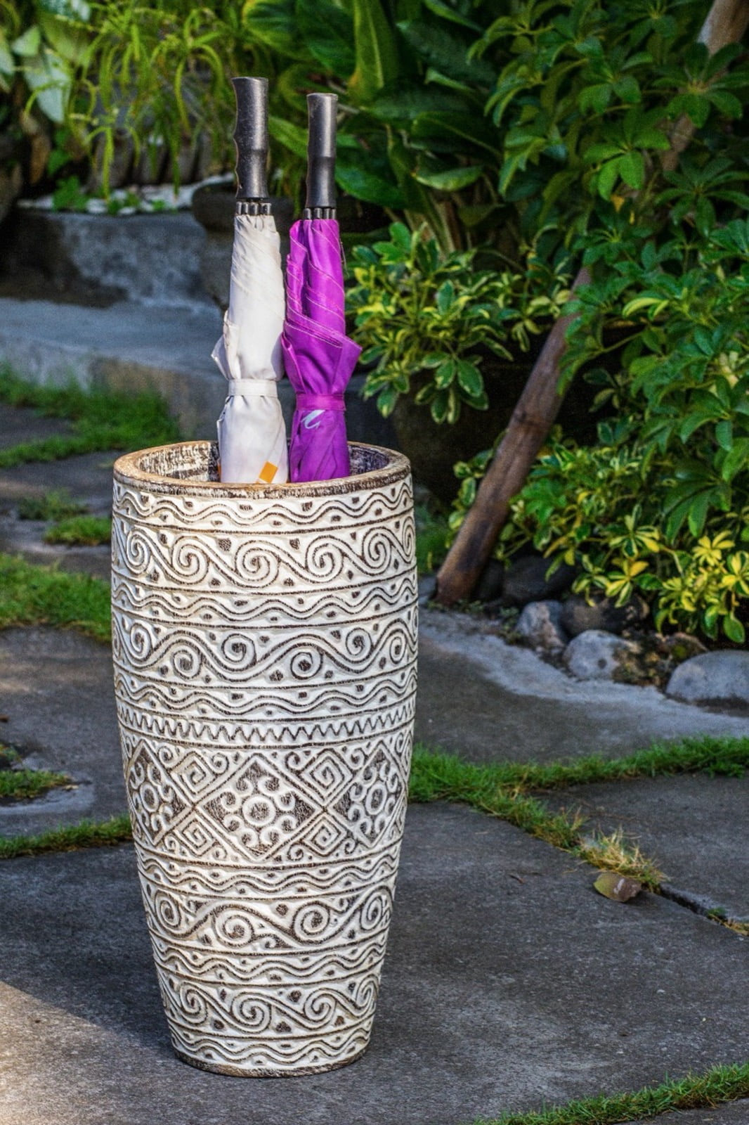 Timor vase in natural materials – handmade boho decor from Bali