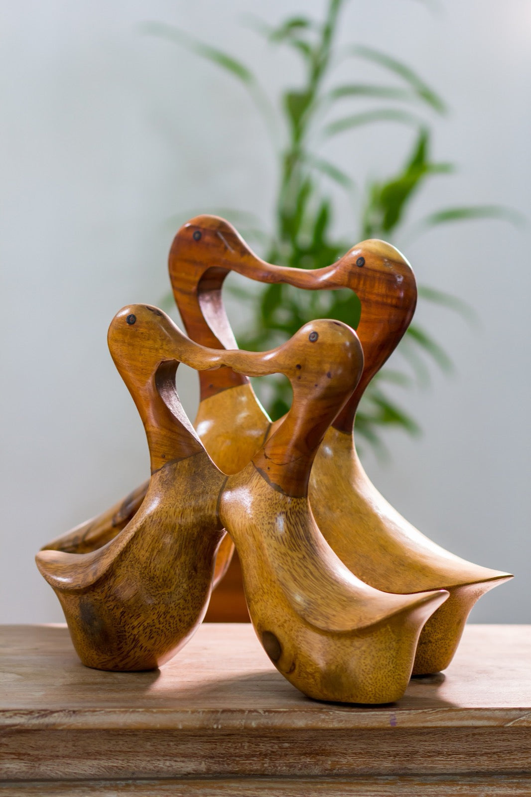 Teak sculpture Duck Love – boho decor, handwoven and handmade in Bali