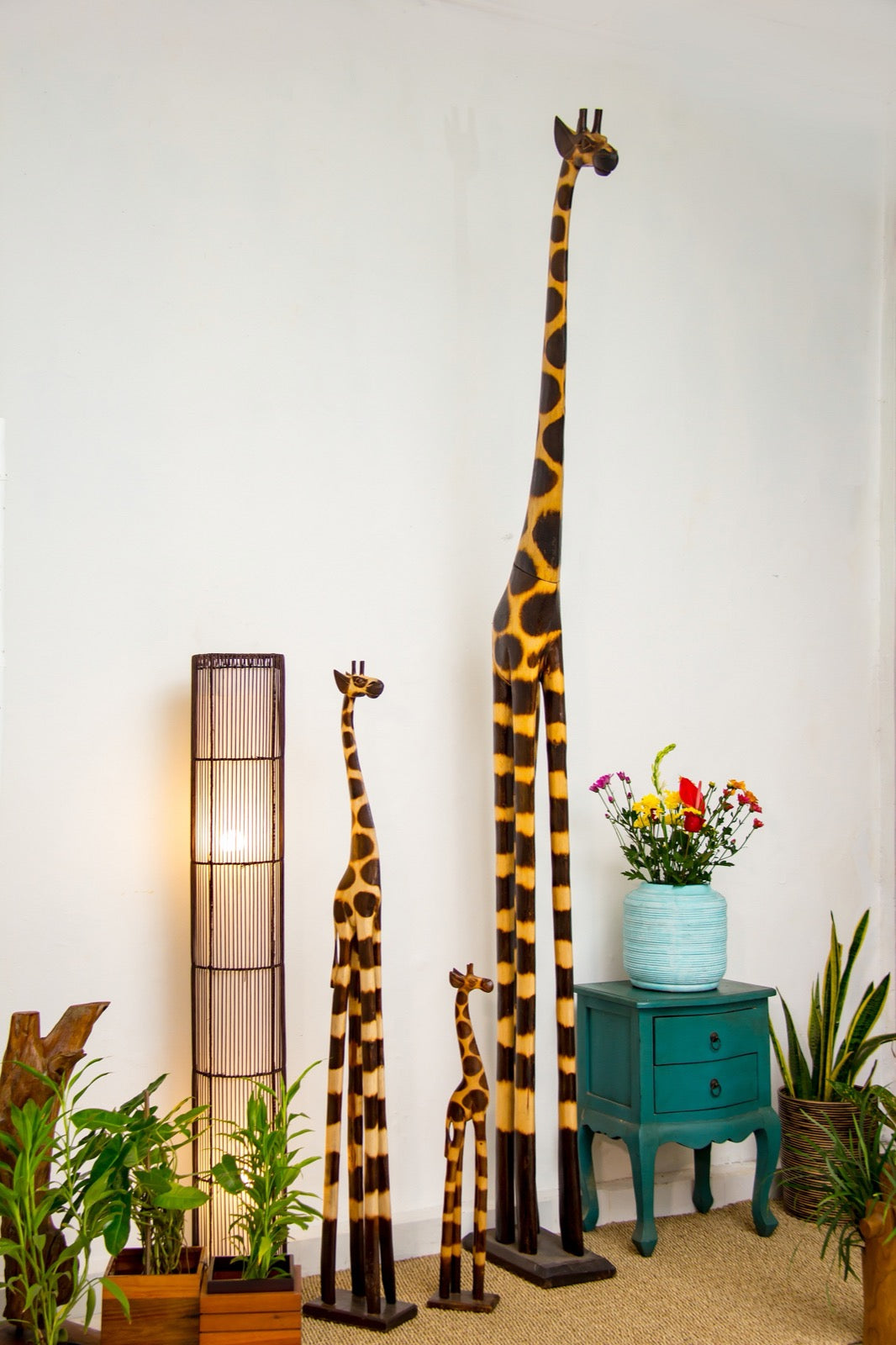 Handmade albasia wood sculpture – the Giraffe, boho decor made in Bali