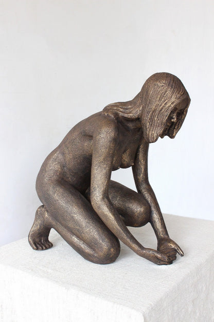 Handmade resin sculpture – the Athlete, boho decor made in Bali