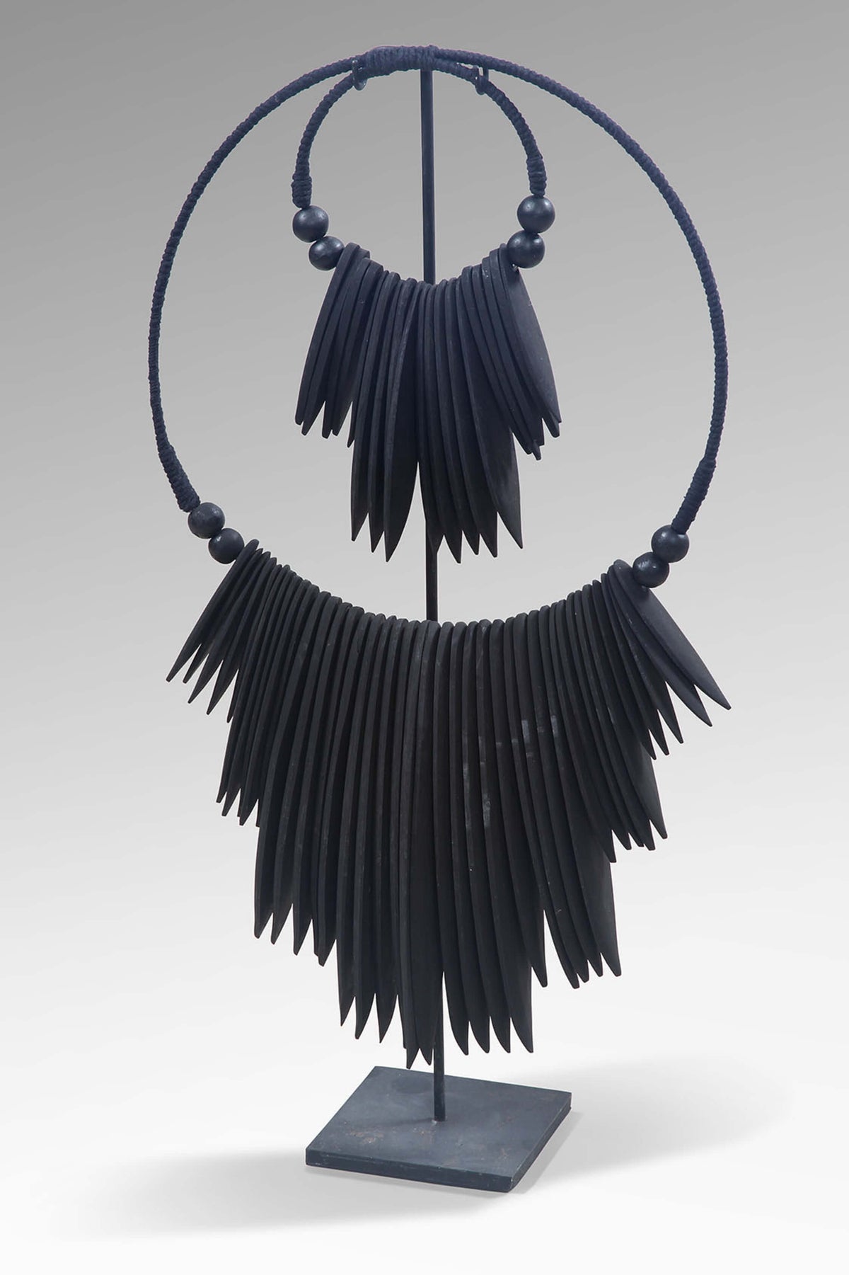 Delahoya Necklace With Stand Black