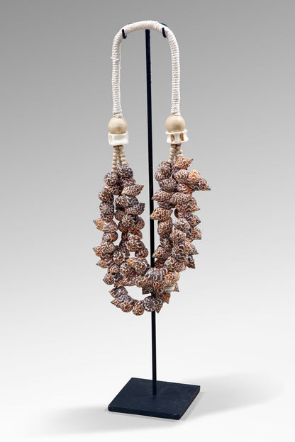 Gayo Necklace With Stand