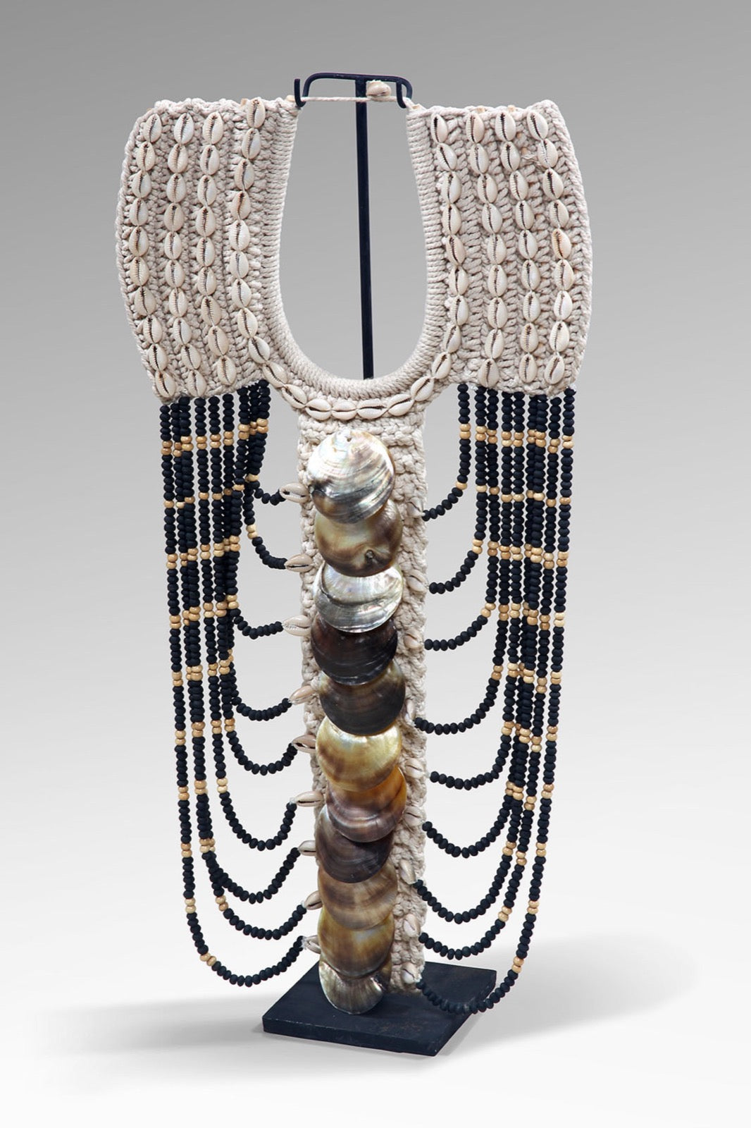 Gayo Necklace With Stand