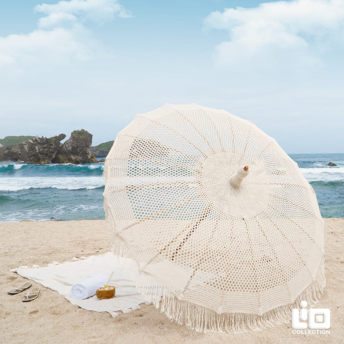 Teak umbrella Lux – boho furniture handcrafted in Bali by BaliSouk