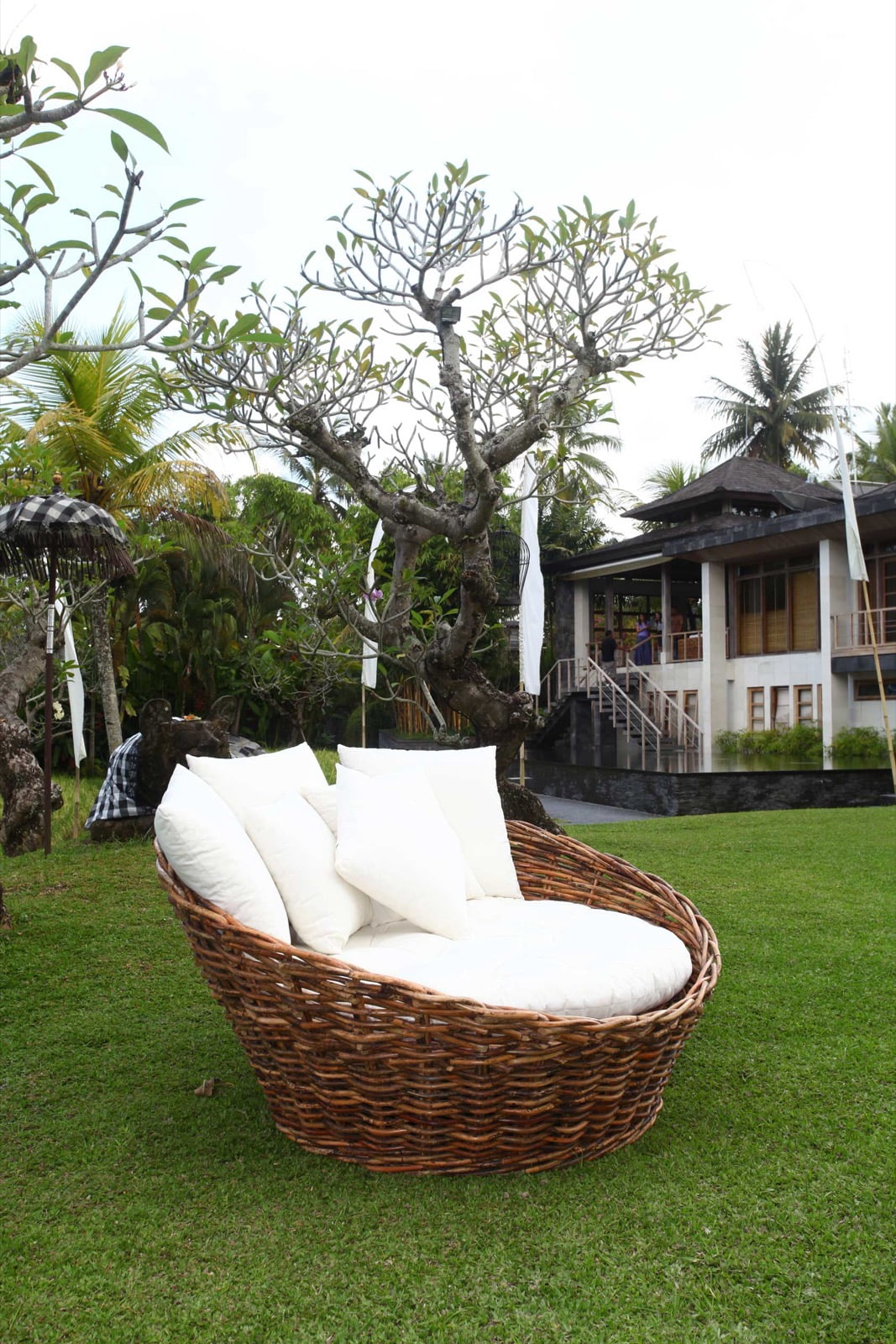 Handmade rattan daybed – the Saint Tropez, boho furniture made in Bali