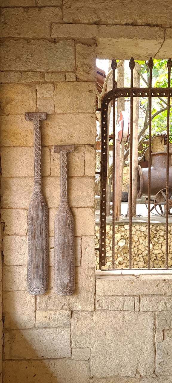 Albasia wood decorative paddle Toraja Wash – boho decor, handwoven and handmade in Bali