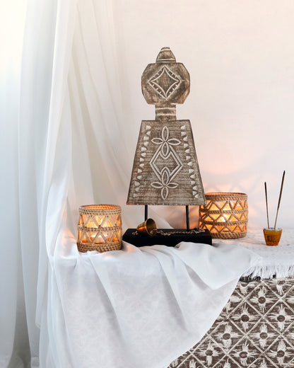 Suar wood decorative stand Chandra – boho decor, handwoven and handmade in Bali