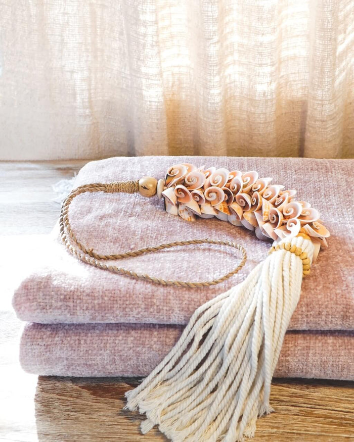 Bali Furniture – Tassel Shell – The Tassel Shell offers a calm, collecte