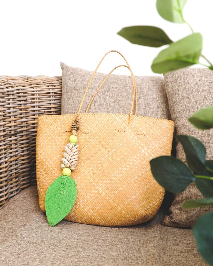 Bali Furniture – Tassel Shell Leaf Shape – The Tassel Shell Leaf Shape adds depth a