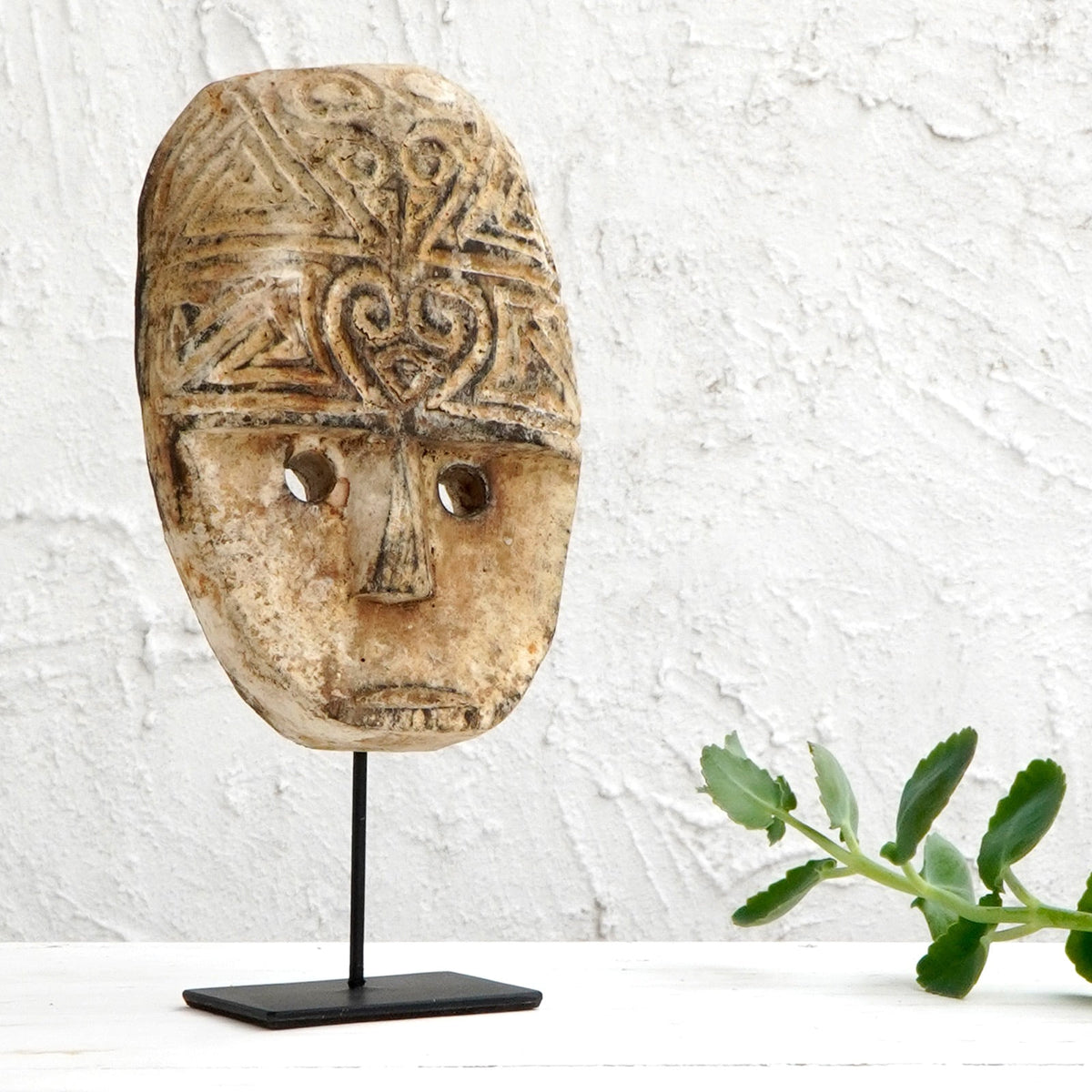 Mask On Stand Deco