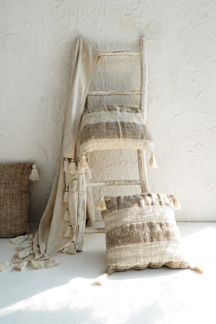 Bali Furniture – Ghoni Pillow Deco – The Ghoni Pillow Deco offers a calm, col