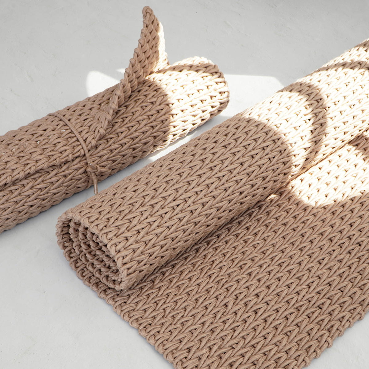 Synthetic rattan rug Lena – boho decor, handwoven and handmade in Bali