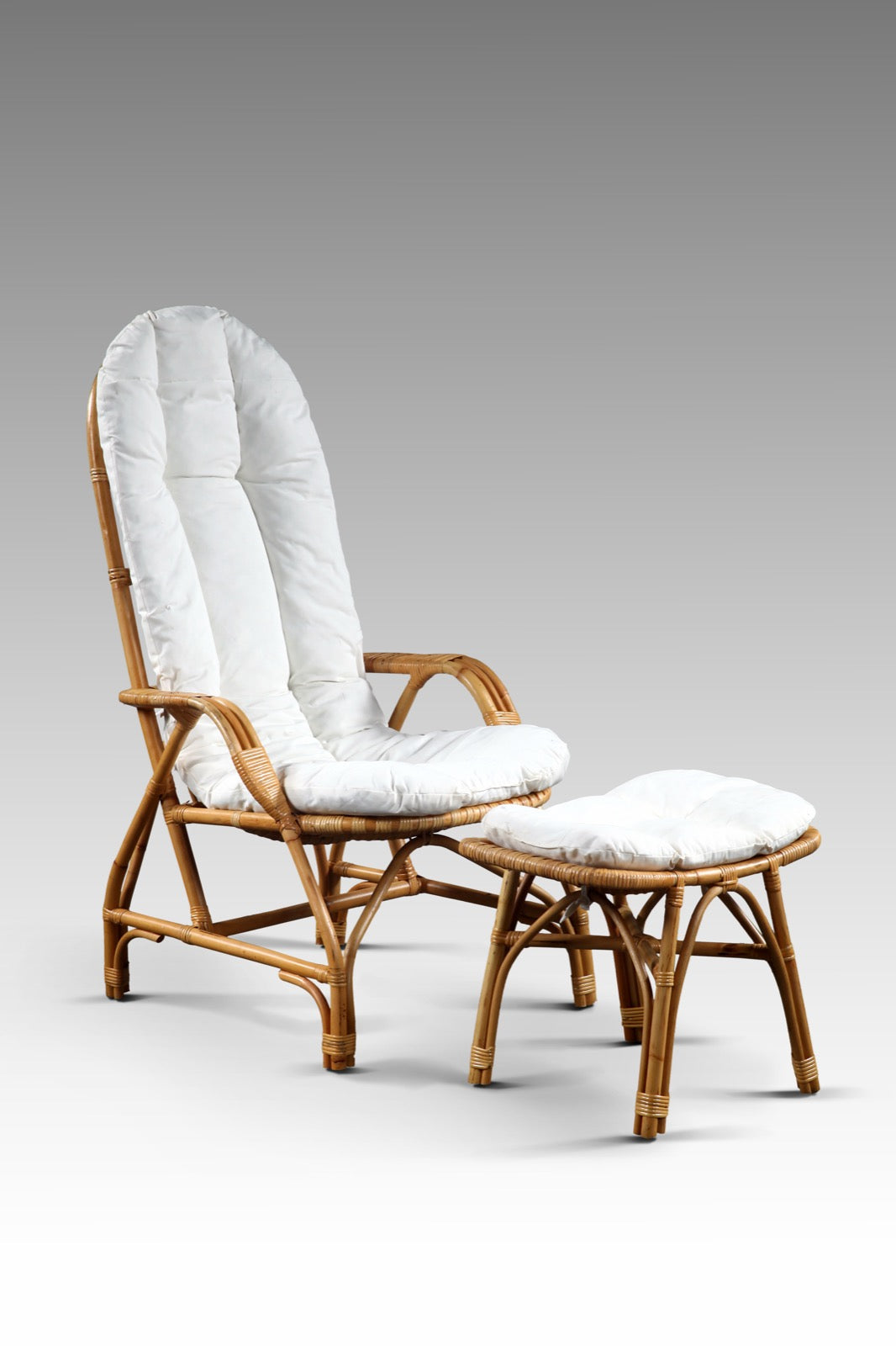 Fridha lounge chair, boho furniture handmade by Balinese artisans