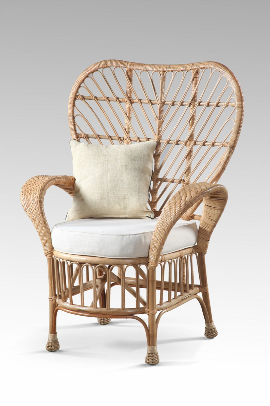 Tronstol chair in natural materials – handmade boho furniture from Bali