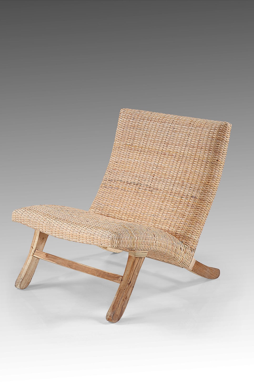 Handmade rattan lazy chair – the Alborg, boho furniture made in Bali