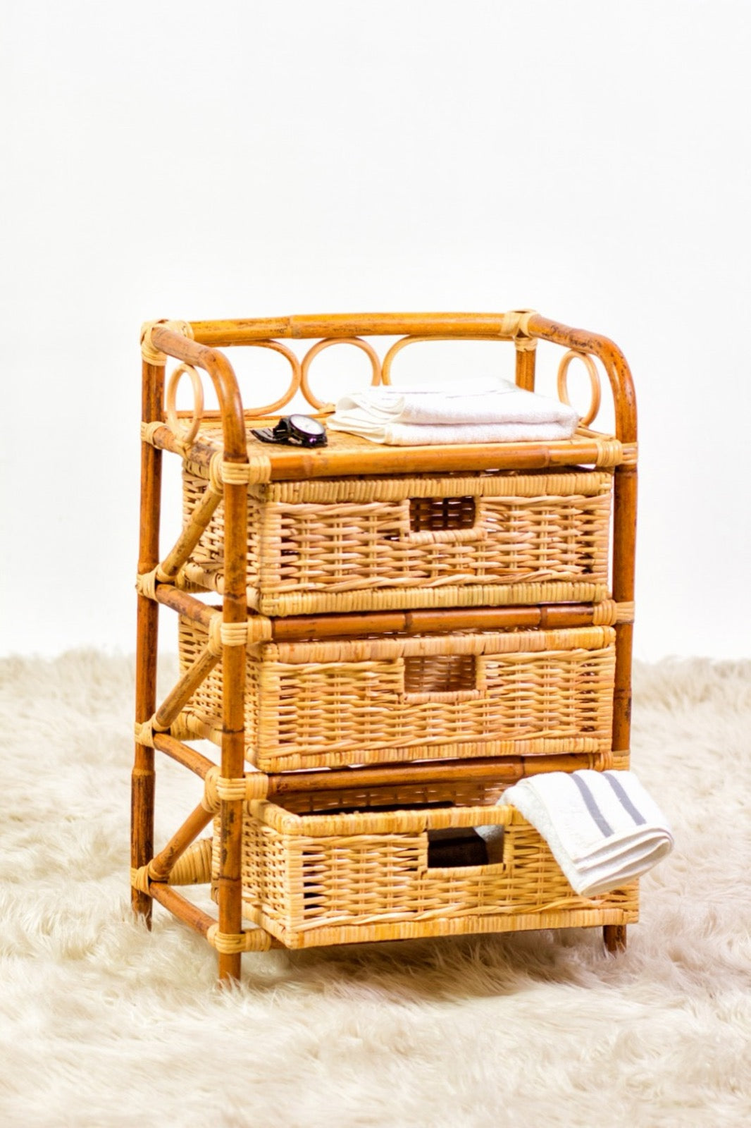 Rattan rack Bessy – boho furniture, handwoven and handmade in Bali