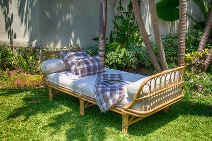 Rattan sofa Charmella Curve – handmade in Bali, boho style