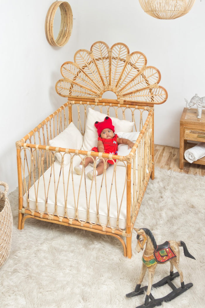 Cecil baby bed in natural materials – handmade boho furniture from Bali