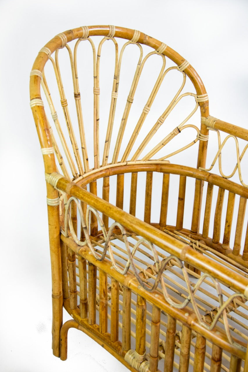 Rattan baby bed Caesar – boho furniture, handwoven and handmade in Bali