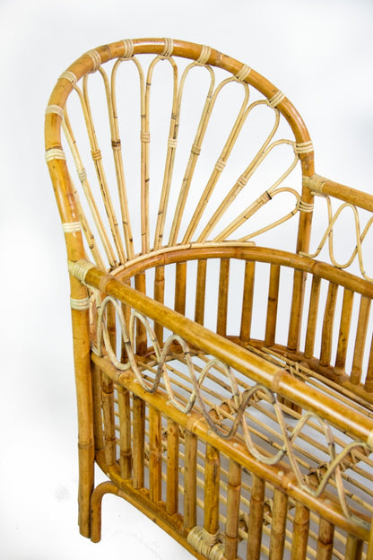 Rattan baby bed Caesar – boho furniture, handwoven and handmade in Bali