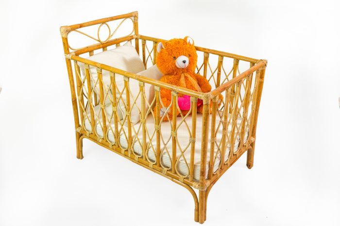 Momo baby bed in natural materials – handmade boho furniture from Bali