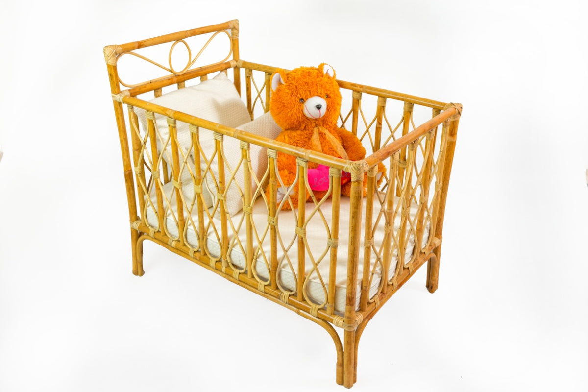 Momo baby bed in natural materials – handmade boho furniture from Bali