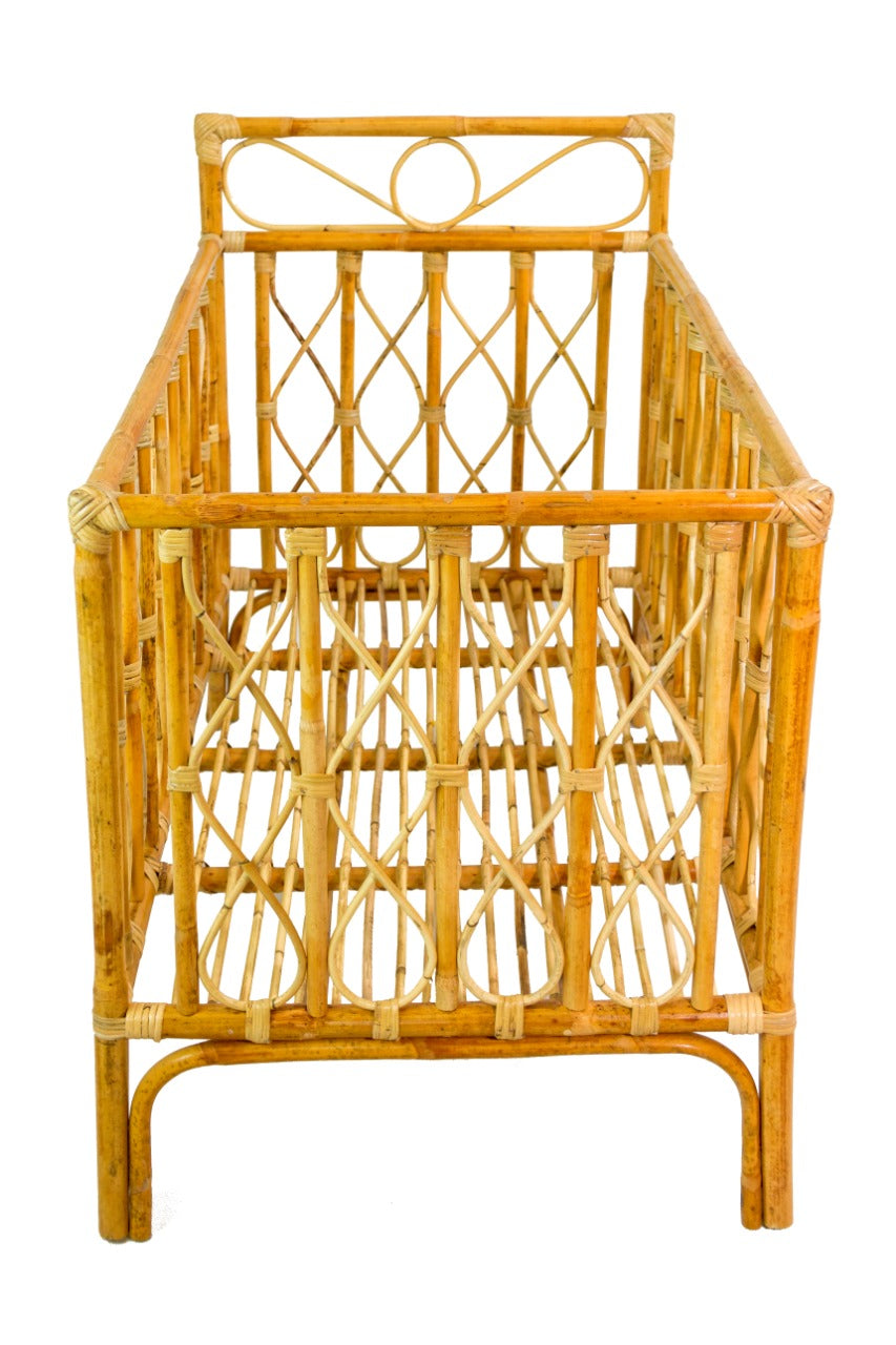 Rattan baby bed Momo – boho furniture, handwoven and handmade in Bali
