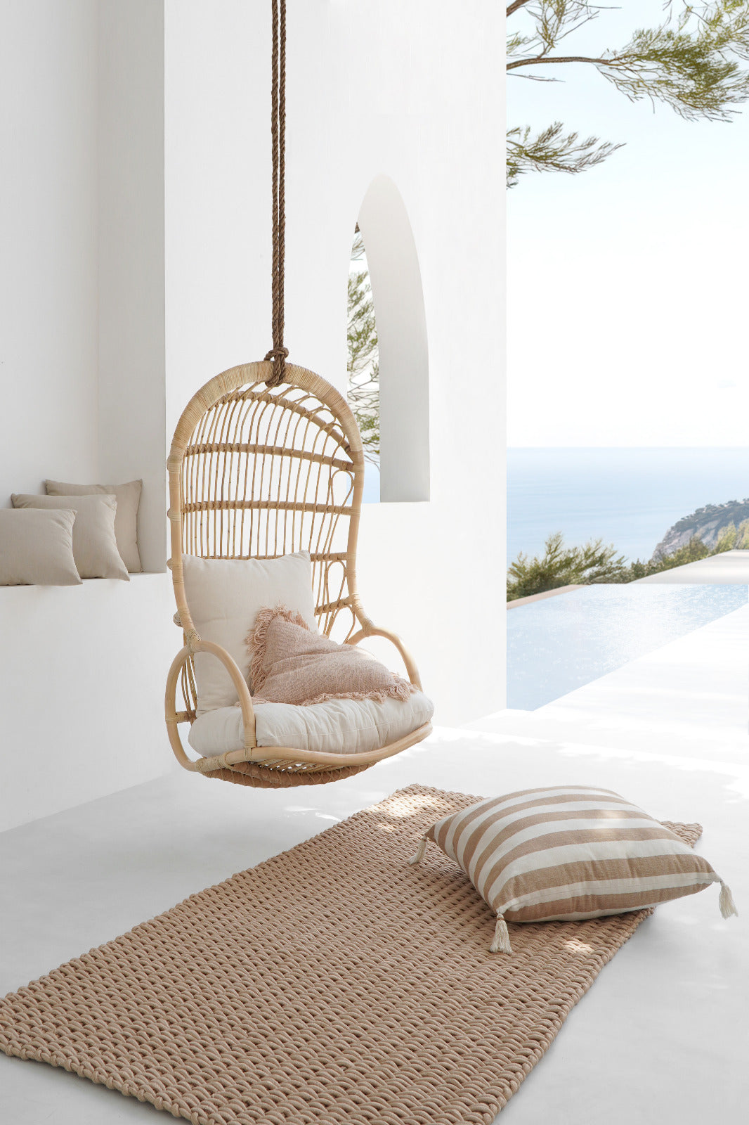 Rattan hanging chair Sergio – boho furniture handcrafted in Bali by BaliSouk