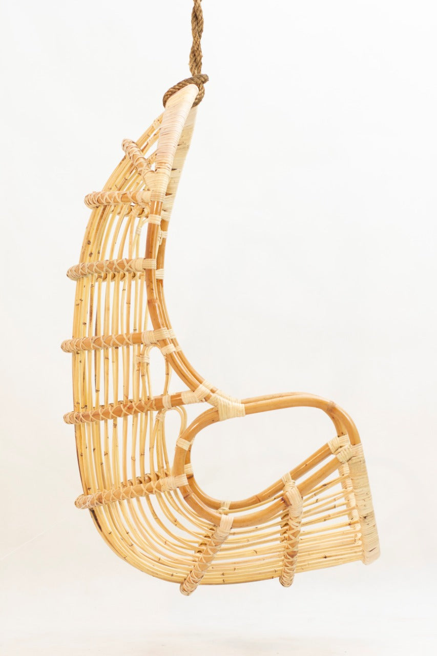 Rattan hanging chair Sergio – handmade in Bali, boho style