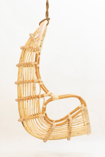 Rattan hanging chair Sergio – handmade in Bali, boho style