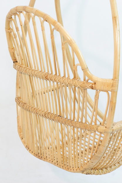 Rattan hanging chair Jorg – boho furniture, handwoven and handmade in Bali